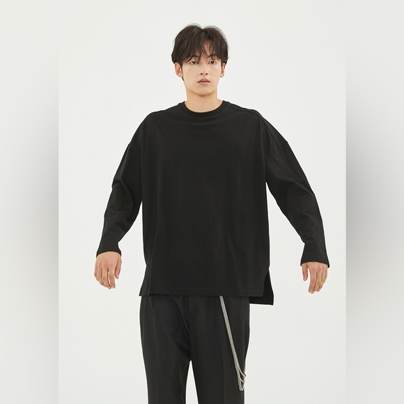 Basic Sweatshirt Unisex by Korean brand Romantic Pirates - Picture 9 of 13
